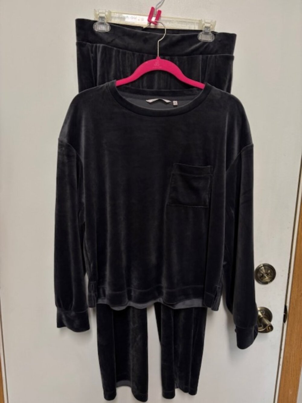 New Soma 24/7 Soft Velour Gray 2 Piece Womens Lounge Set. Sz. M